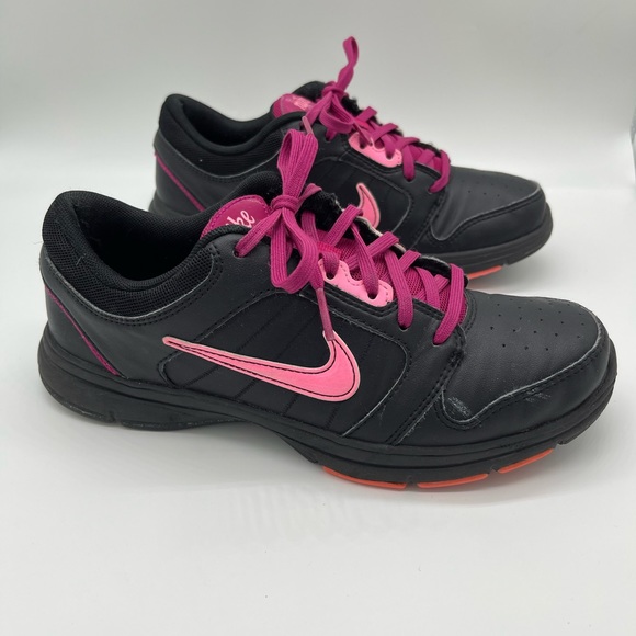 Nike Shoes - Nike black & pink low top leather trainers sneakers size 5.5